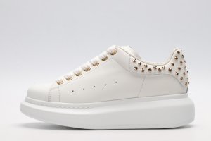 ALEXANDER MCQUEEN OVERSIZED SNEAKER with gold-finished hammered stud